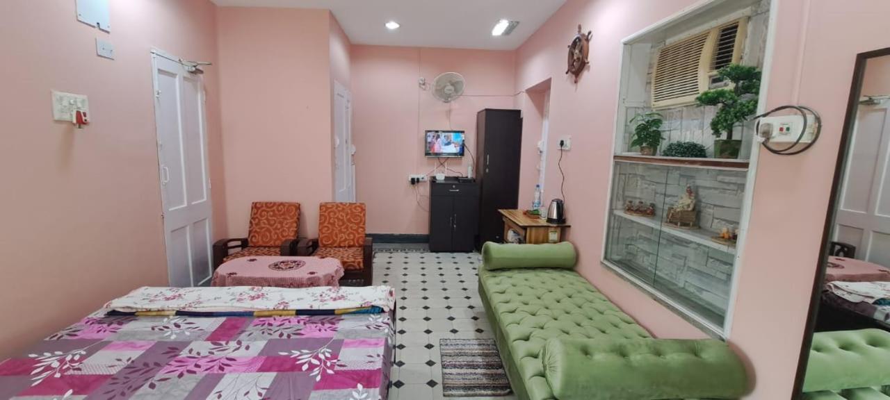 A Home Away From Home Колката Екстер'єр фото