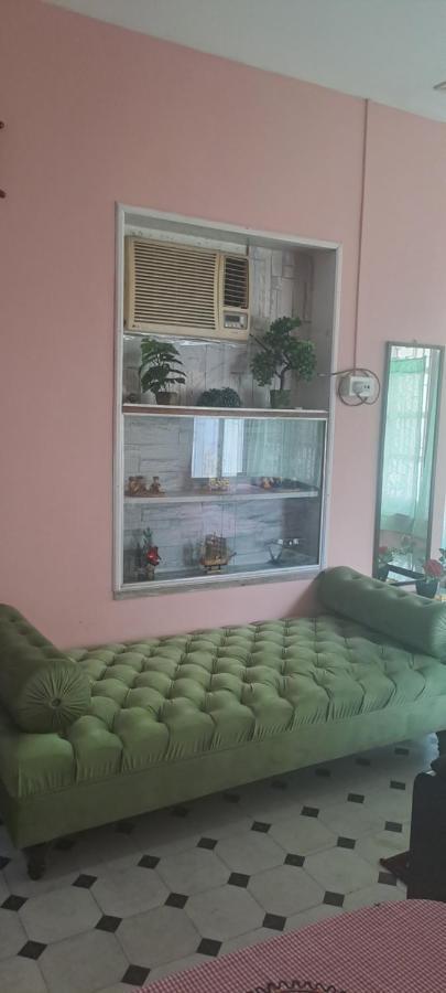 A Home Away From Home Колката Екстер'єр фото